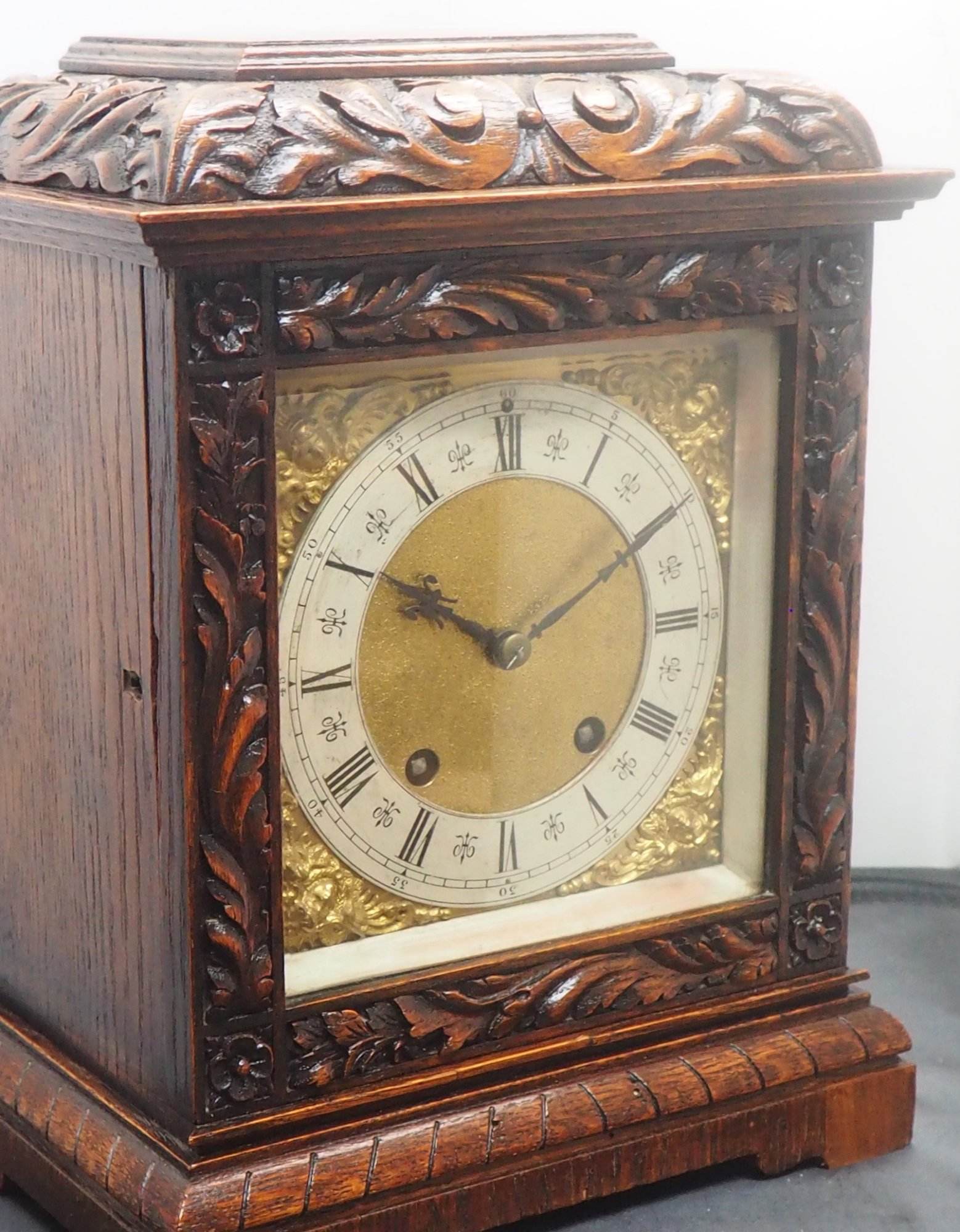 Lenzkirch Carved Bracket Clock – Oak Cased Striking 8-Day Mantle Clock - Image 5