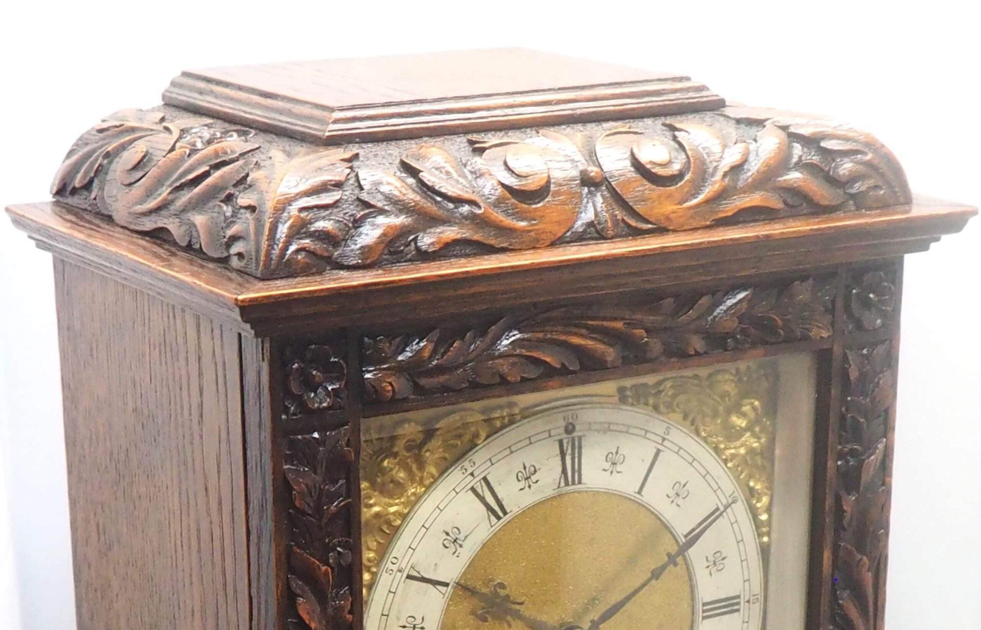 Lenzkirch Carved Bracket Clock – Oak Cased Striking 8-Day Mantle Clock - Image 8