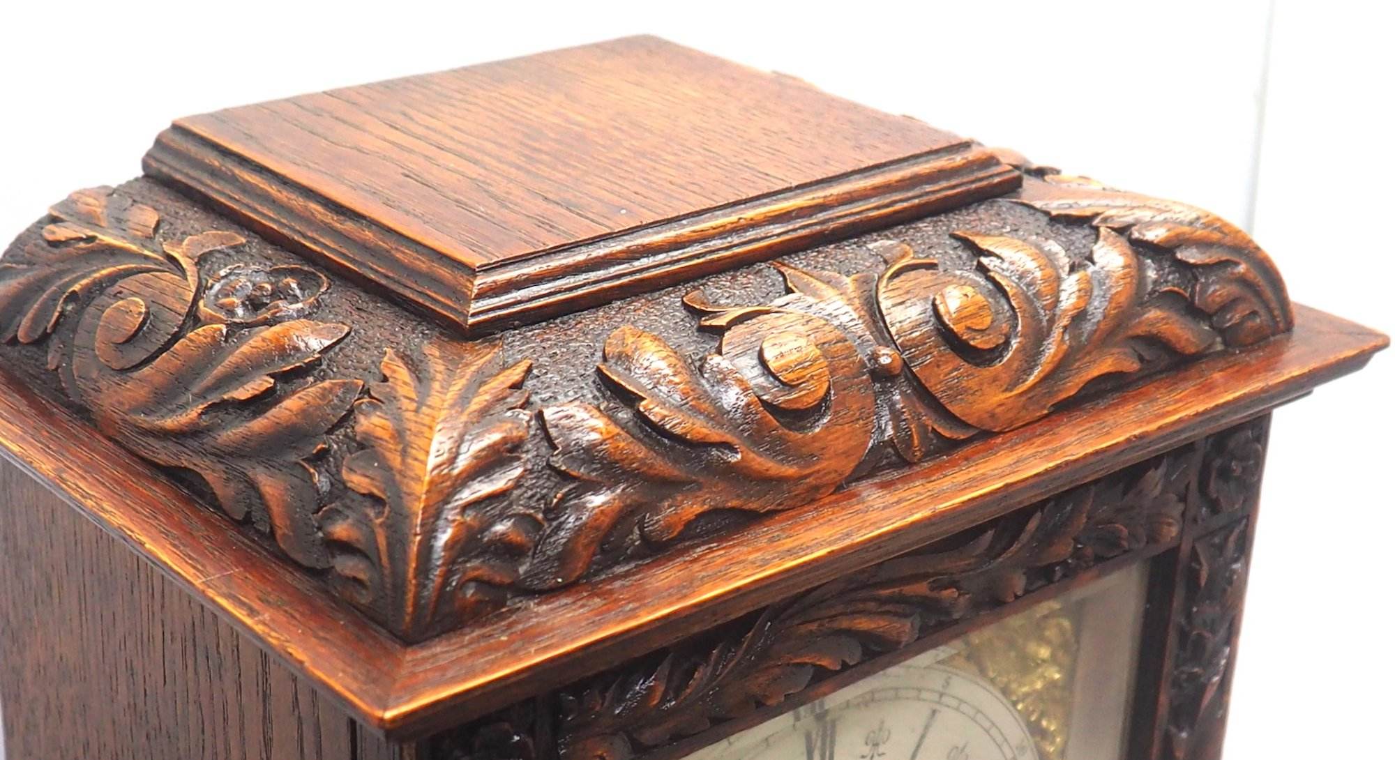 Lenzkirch Carved Bracket Clock – Oak Cased Striking 8-Day Mantle Clock - Image 3