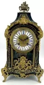 Stunning French boulle bracket clock. Original ormolu dial with enamel roman numerals. The case has brass decoration inlay and scrolls finials on the edges and topped with an ormolu floral basket finial. Also has a viewing window to see the starburst pendulum in action.