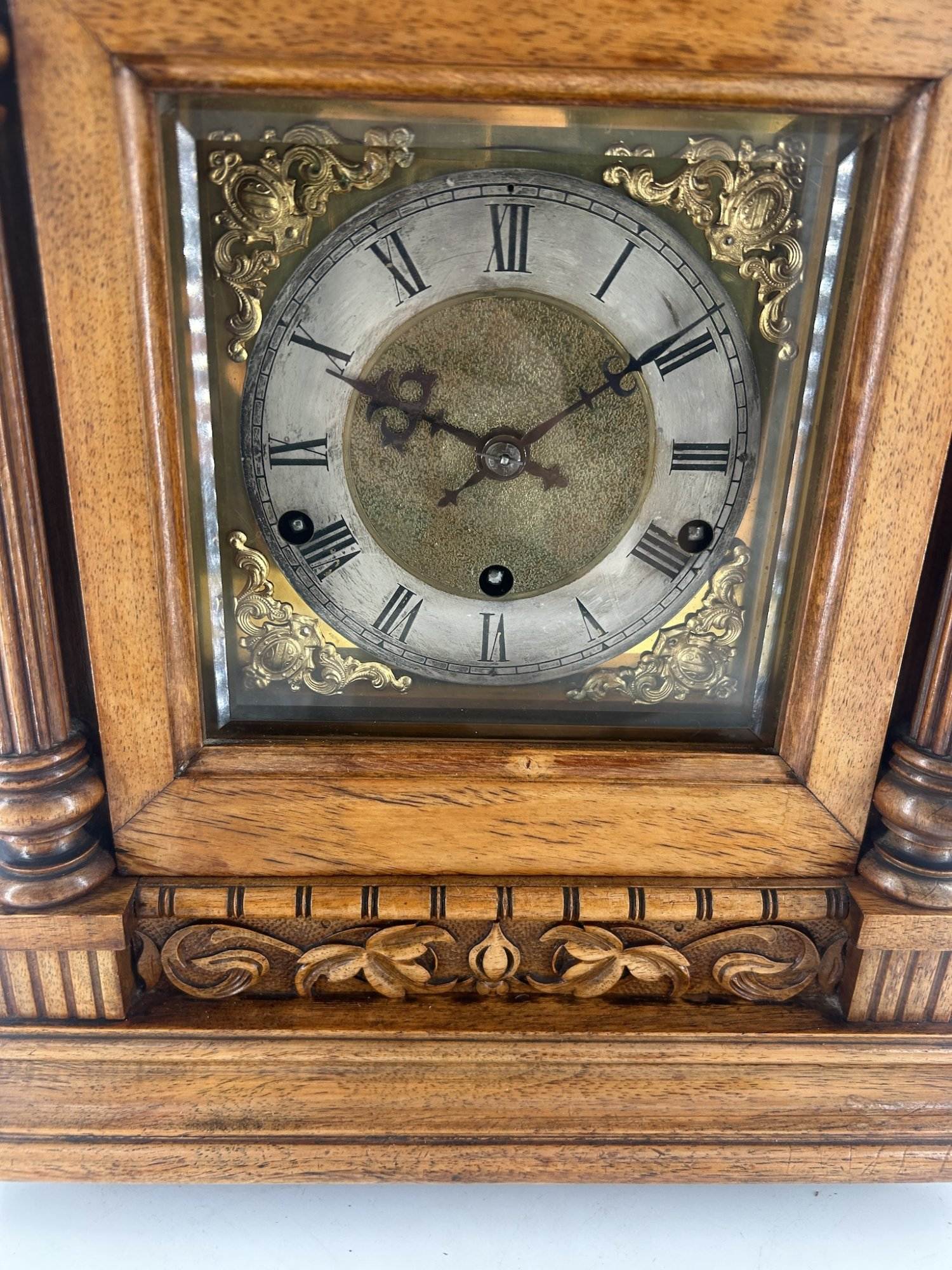 Awesome Walnut case Musical Bracket Clock – ca1920 - Image 8