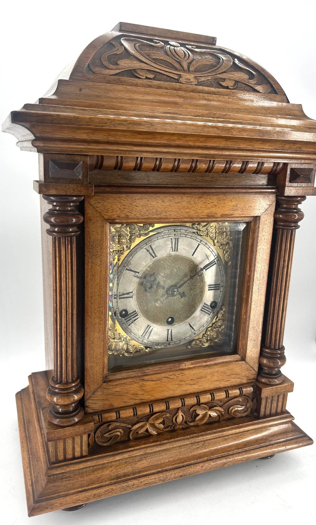 Awesome Walnut case Musical Bracket Clock – ca1920 - Image 4