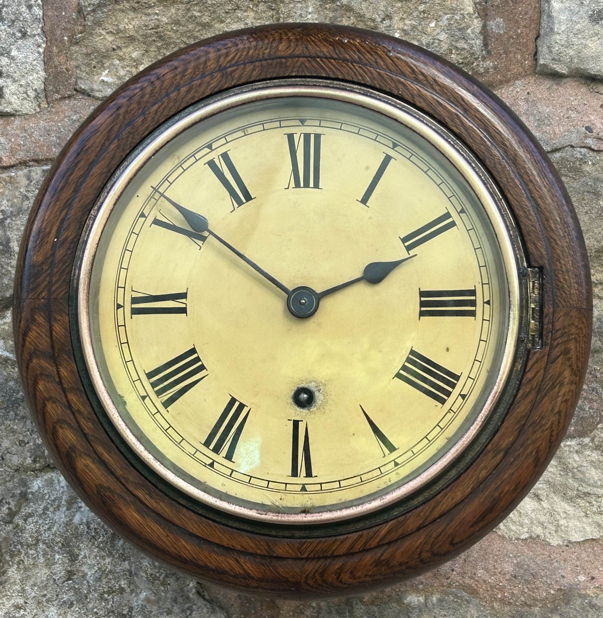 Original painted dial Original black spade hands Original finish Working Order, recently serviced Comes with key Measures 27cm diameter & 12cm deep Exquisite English Wall clock ca 1900. Wonderful original painted dial with black roman numerals and original spade hands. Classic circular oak case with access panel on the bottom to the pendulum. Good condition for age, showing minor signs of age and cosmetic wear to the case and stand. Please view the many photos make sure you would be happy.