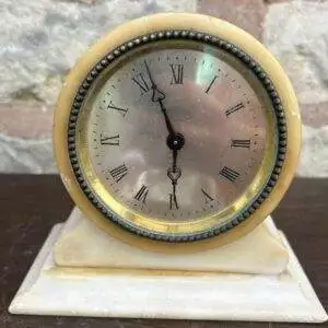 Wonderful original alabaster drumhead case. Original silver tone dial and hands. French drum head brevette movement.