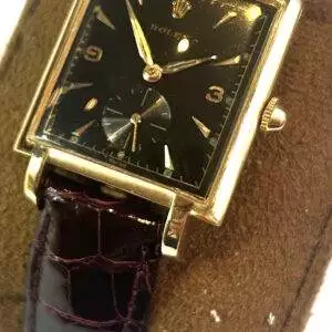 Very rare gents dress watch from Rolex pure luxury watch, circa 1945, case is solid 18ct rose gold case on leather. The watch is rare and sort after in this condition it’s now 79 years old. This watch is stunning and in great order working well and displays really well very good vintage watch, please see many photos for condition.