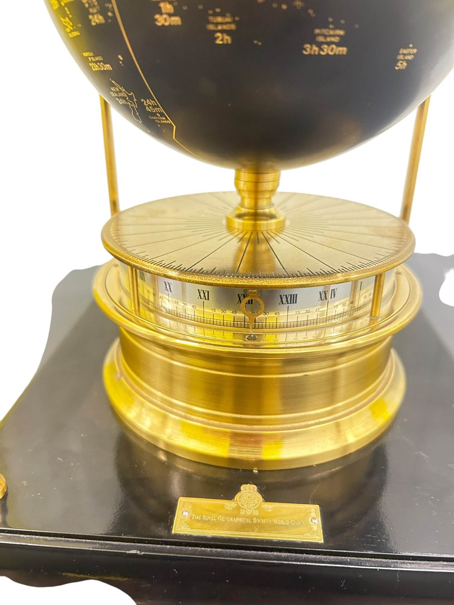 Franklin Mint Collector’s Edition Royal Geographical Society World Clock - Image 9
