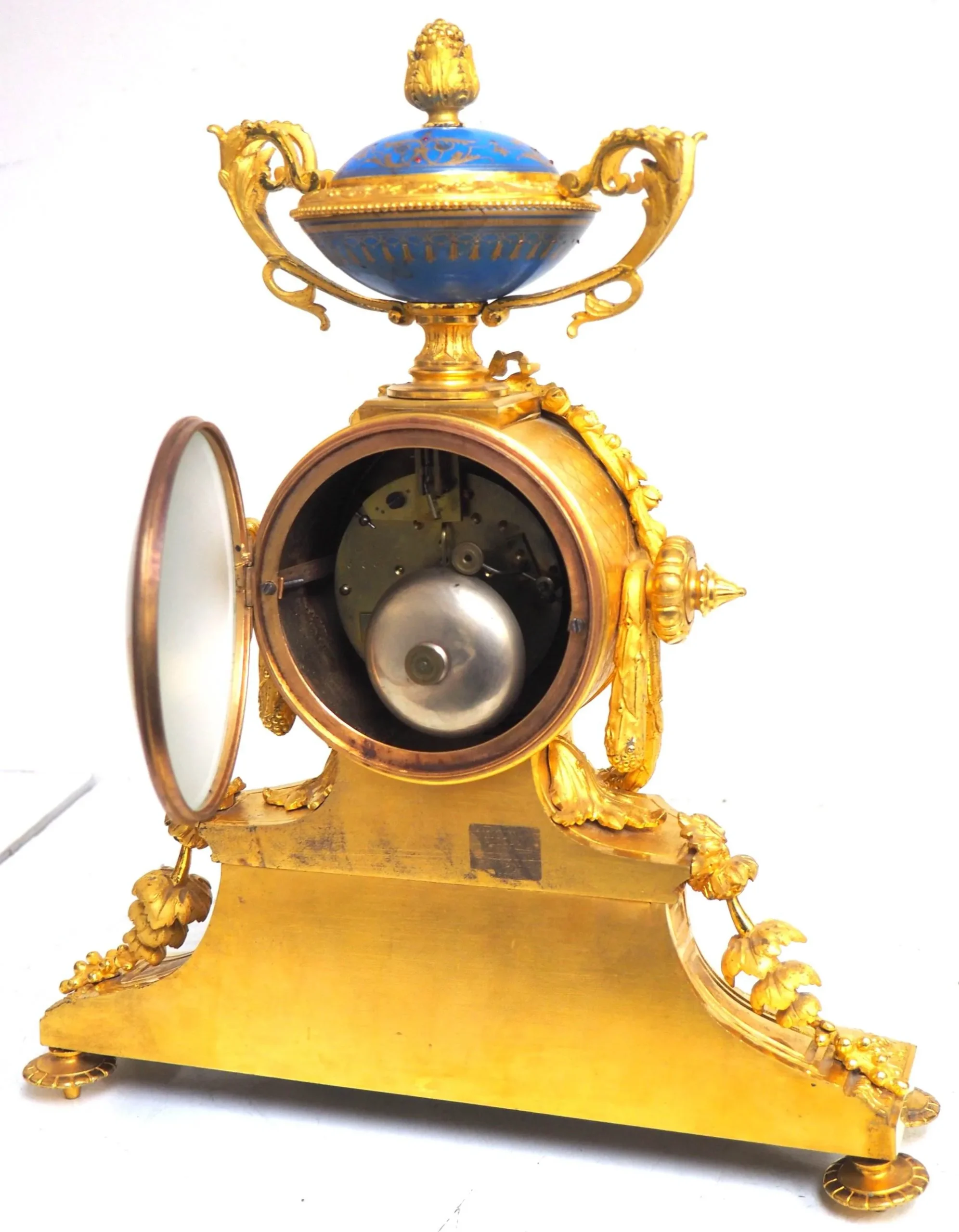Fine French Ormolu Mantel Clock Scrolling Floral Case Striking 8-Day Mantle Clock, view 3