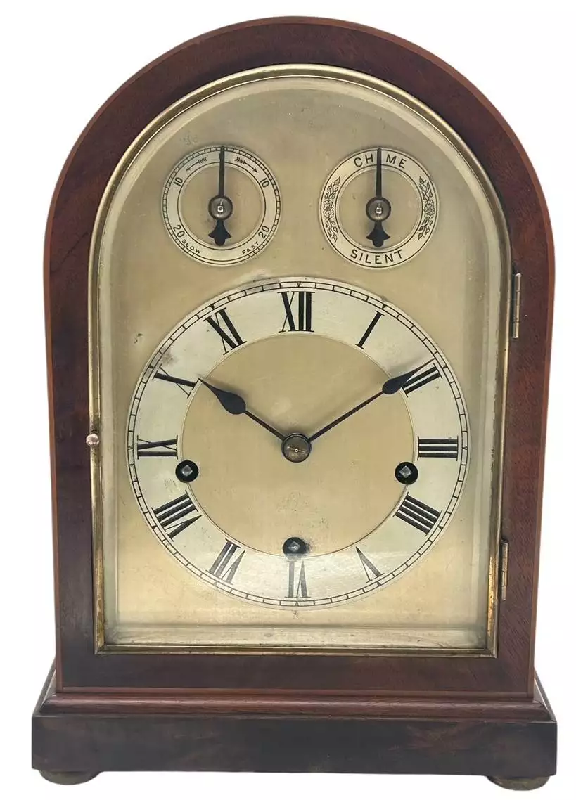 Musical chiming bracket clock